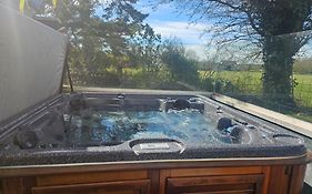 Contemporary Dublin Suite With Hot Tub