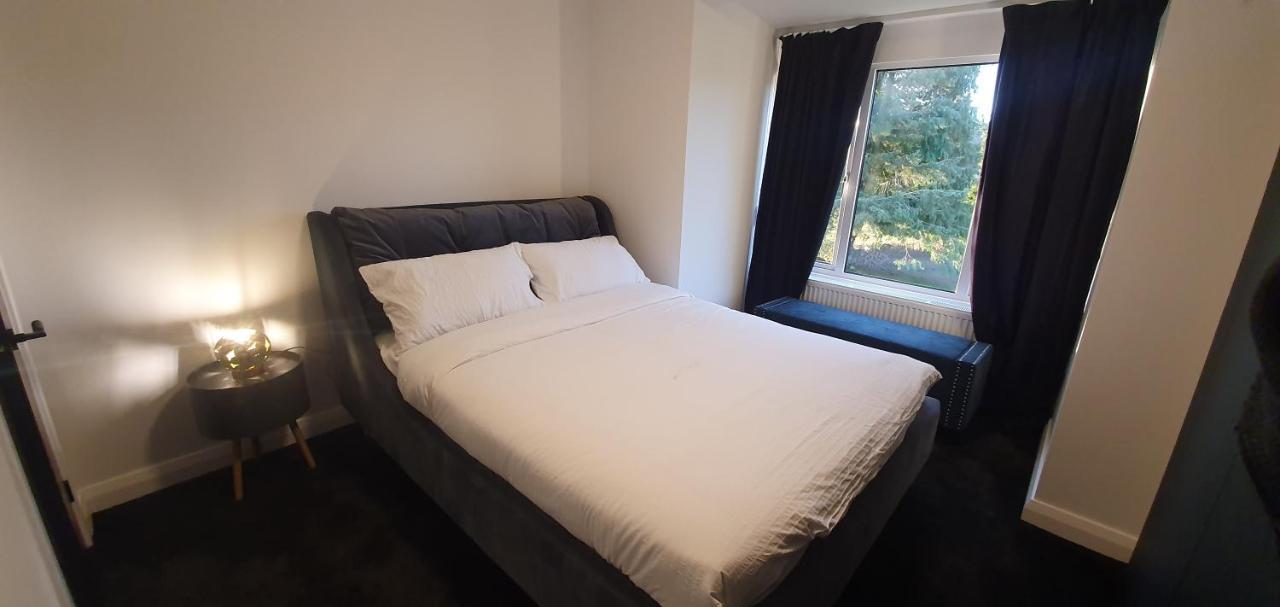Contemporary Dublin Suite With Hot Tub Lispapple Cross Roads Exterior photo